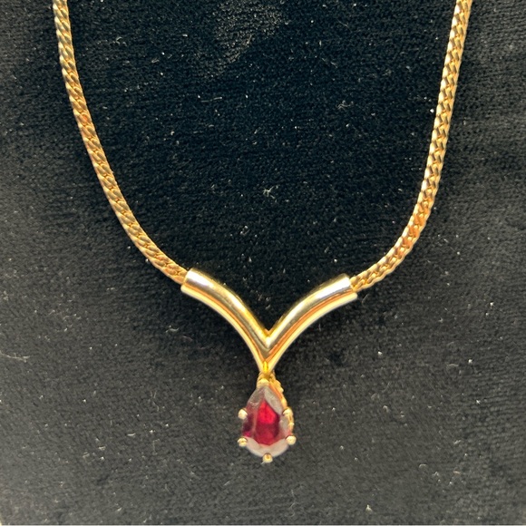 Vintage Burgundy Garnet Gemstone Gold Necklace January Birthstone - Picture 10 of 13